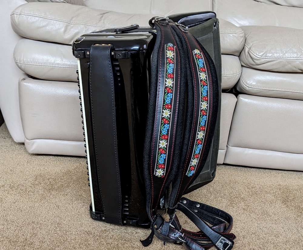 Petosa AM 1100 MIDI Accordion