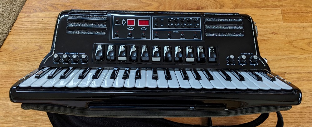 Petosa AM 1100 MIDI Accordion