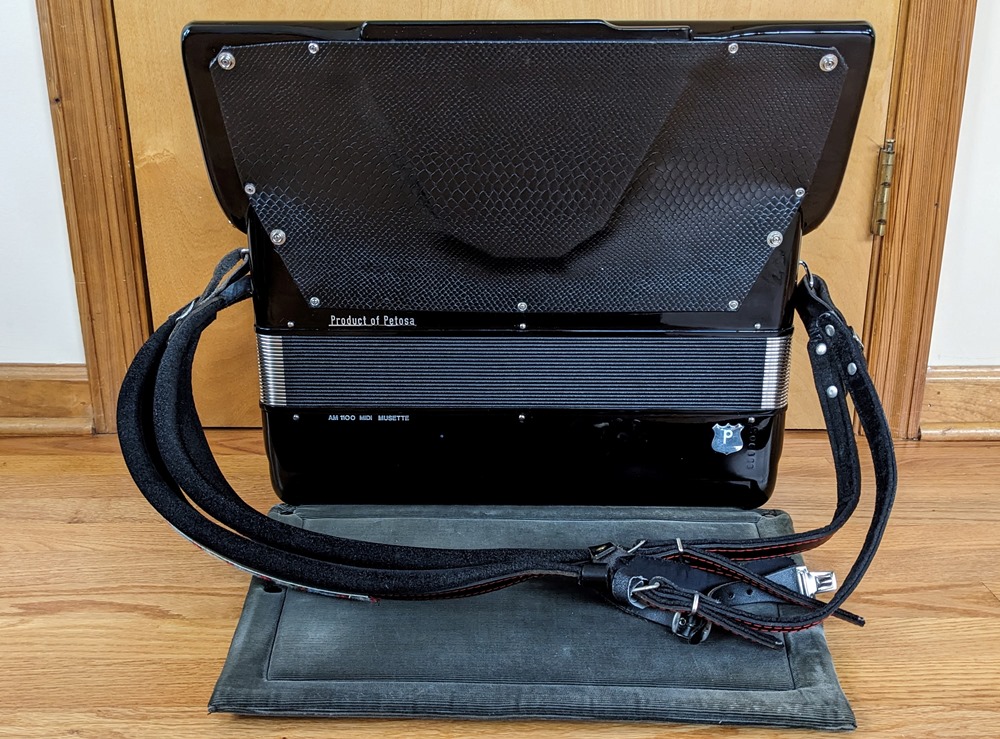 Petosa AM 1100 MIDI Accordion