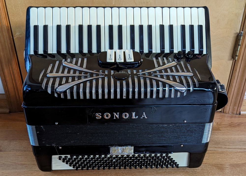 Sonola SS4 Accordion