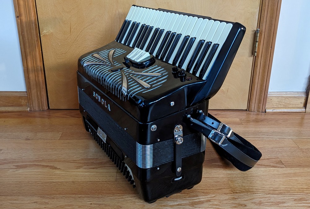 Sonola SS4 Accordion